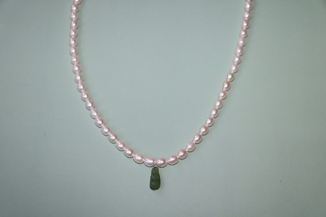 Natural Hetian jasper, kidney bean accessories, fashionable men's and women's net body no miscellaneous pendant(about one third index finger in length).